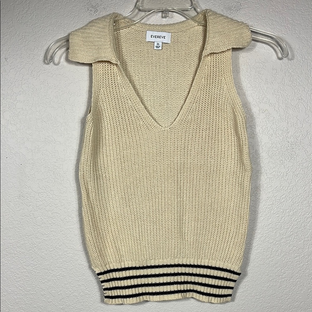 Evereve Cream & Black Tennis Stripe V-Neck With Collar and Side Slits XS